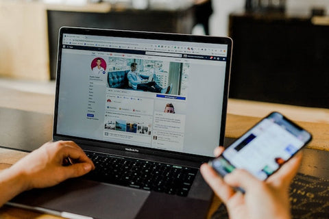 How to Make Your Social Media Profile Attractive to Women