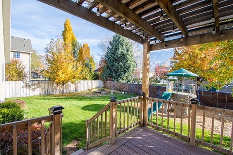 Expert Advice on Selecting the Ideal Material for Your Deck Railing