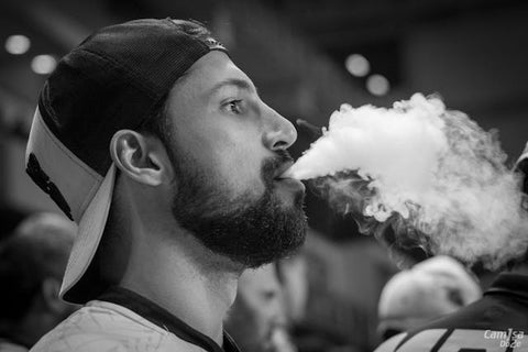 How Online Stores Like Smokenow Are Adapting to the Rise of Vaping