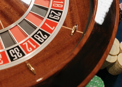 Finding Balance: Canadian Online Casinos and the Art of Wooden Decor