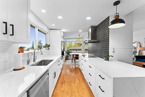 Maximizing Storage in Small Kitchens: Smart Solutions and Space-Saving Tips