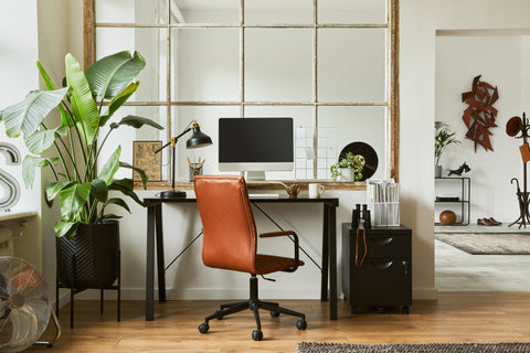 The Beauty Of Contrast: Natural Wood & Metallic Sheen