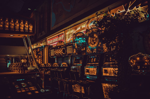 How Casino Wooden Design Elevate Gambling Atmosphere?